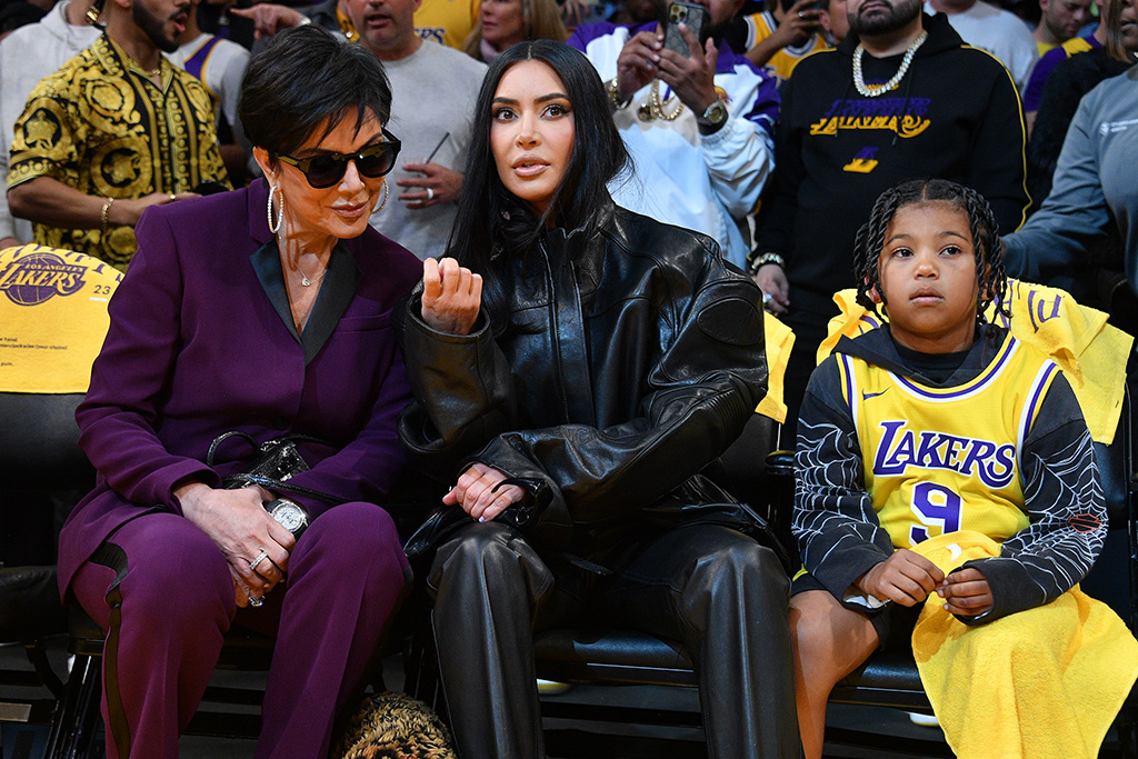 likhoa kim kardashian was spotted dressed stylishly while going to watch the basketball match between the la lakers and memphis grizzlies with her son and mother 652766a2b72bf Kim Kardashian Was Spotted Dressed Stylishly While Going To Watch The Basketball Match Between The La Lakers And Memphis Grizzlies With Her Son And Mother.