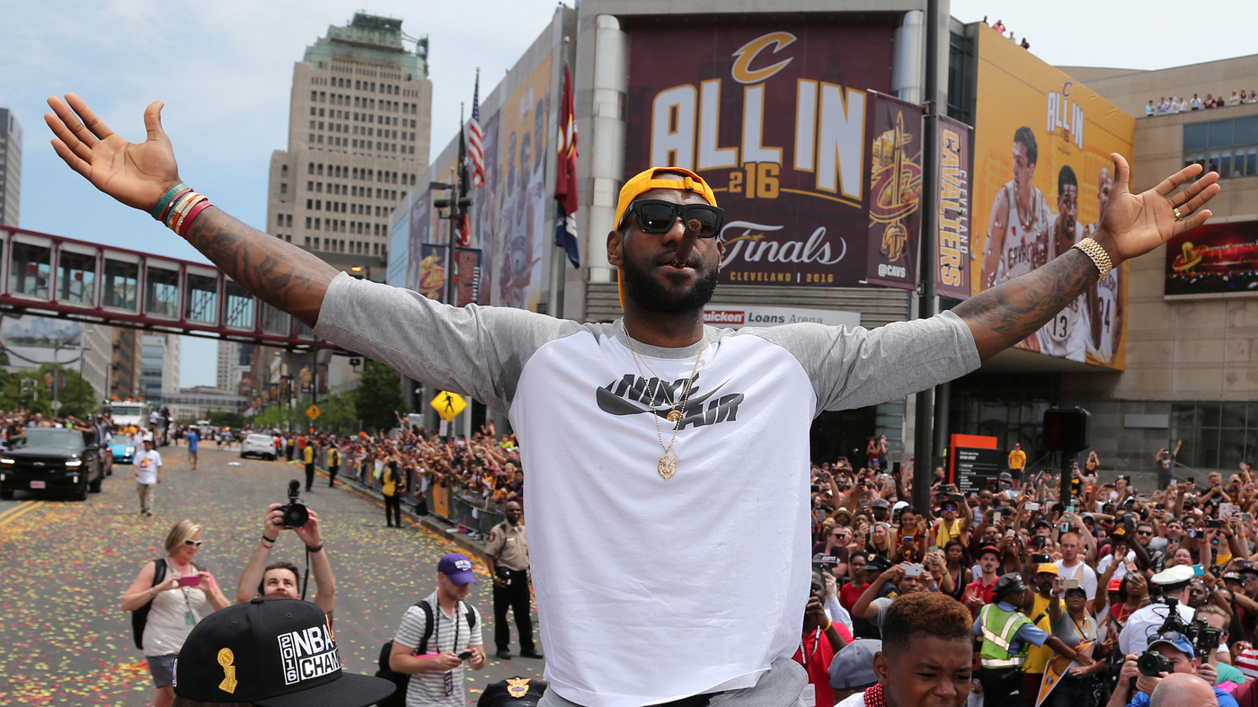 likhoa last rare pictures of lebron james during cleveland cavaliers waving to fans photo news 653a34a2577ba Last Rare Pictures Of Lebron James During Cleveland Cavaliers Waving To Fans Photo News