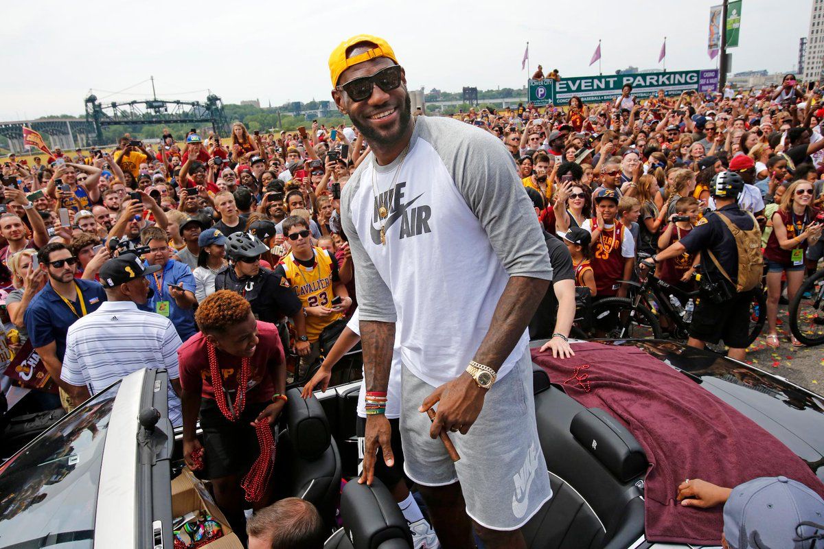 likhoa last rare pictures of lebron james during cleveland cavaliers waving to fans photo news 653a34a6e617c Last Rare Pictures Of Lebron James During Cleveland Cavaliers Waving To Fans Photo News