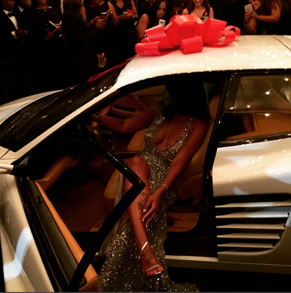 Lebron James Surprised The Whole World When He Gave His Wife A Ferrari Testarossa On Her 37th Birthday And Made His Wife's Dream Come True. 216 bao lebron james surprised the whole world when he gave his wife a ferrari testarossa on her th birthday and made his wife s dream come true 65302c7e5d027 Lebron James Surprised The Whole World When He Gave His Wife A Ferrari Testarossa On Her 37th Birthday And Made His Wife's Dream Come True.