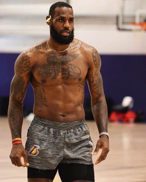likhoa lebron james and the secret of heavy gym exercises to get in shape like he is now 6523c9eac3394 Lebron James And The Secret Of Heavy Gym Exercises To Get In Shape Like He Is Now