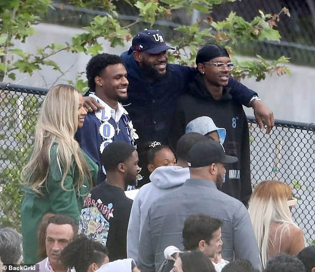 likhoa lebron james family was unexpectedly happy at son bronny s high school graduation ceremony at sierra canyon school 6533994fd8f14 Lebron James' Family Was Unexpectedly Happy At Son Bronny's High School Graduation Ceremony At Sierra Canyon School