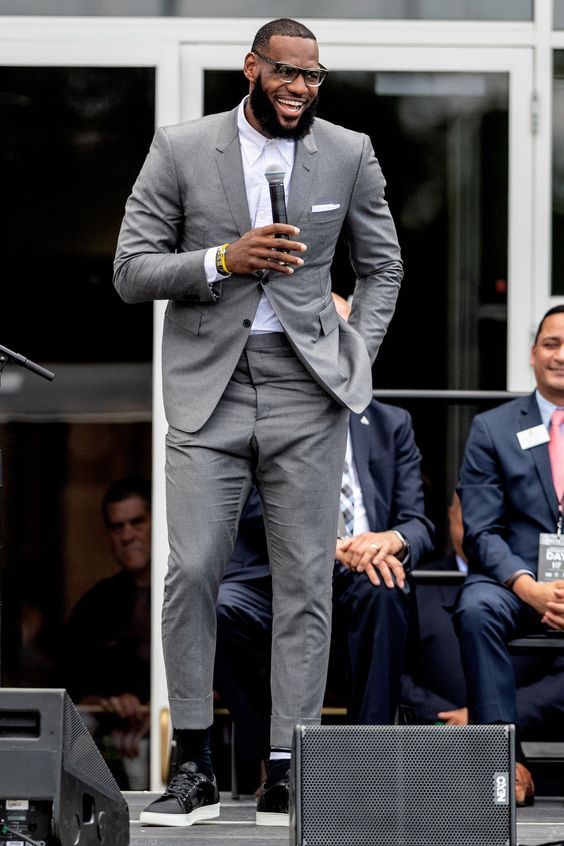 likhoa lebron james pays tribute to chadwick boseman with wakanda forever salute ahead of lakers playoff game 6527bf28523d8 Lebron James Pays Tribute To Chadwick Boseman With 'wakanda Forever' Salute Ahead Of Lakers Playoff Game