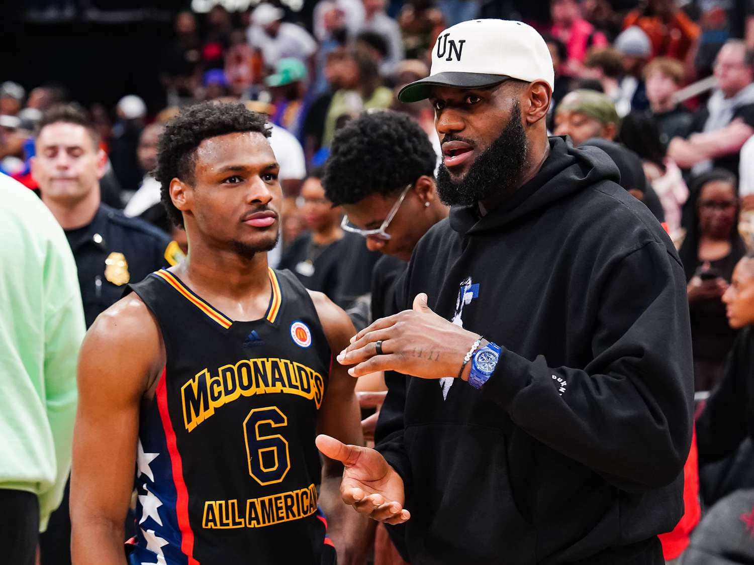 likhoa lebron james surprised everyone when he gave his son bronny a million mansion in la to celebrate his graduation 65373f92b6172 Lebron James Surprised Everyone When He Gave His Son Bronny A $20 Million Mansion In LA To Celebrate His Graduation.