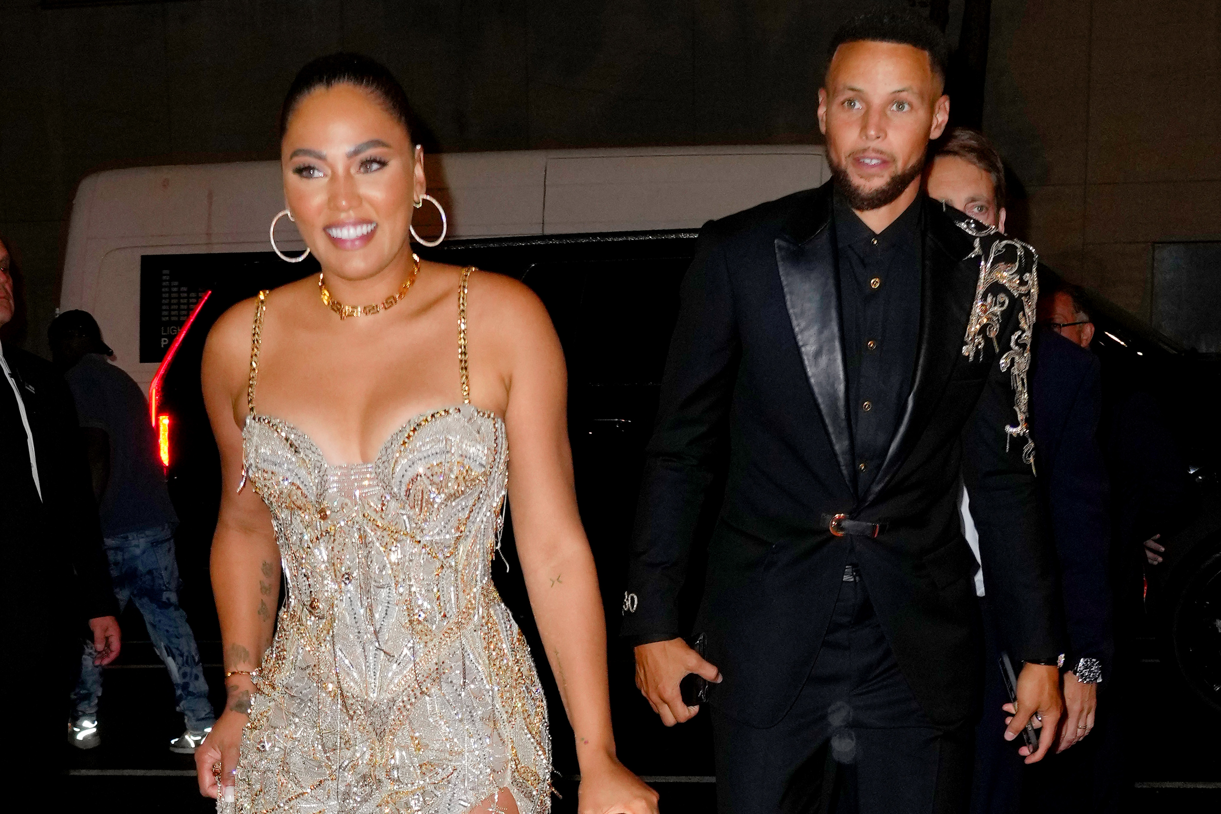 Steph Curry And Ayesha Curry Happily Held Hands While Attending The Met Gala Event In Matching Outfits 210 likhoa steph curry and ayesha curry happily held hands while attending the met gala event in matching outfits 652a6e42603cb Steph Curry And Ayesha Curry Happily Held Hands While Attending The Met Gala Event In Matching Outfits