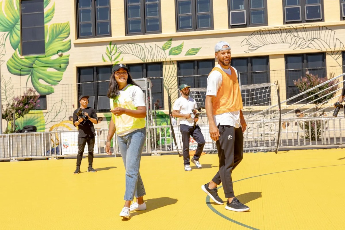 Stephen And Ayesha Curry, Stars Of The Golden State Warriors, Have Pledged To Give $50 Million To Oakland, California 212 likhoa stephen and ayesha curry stars of the golden state warriors have pledged to give million to oakland california 6513ae323ae63 Stephen And Ayesha Curry, Stars Of The Golden State Warriors, Have Pledged To Give $50 Million To Oakland, California