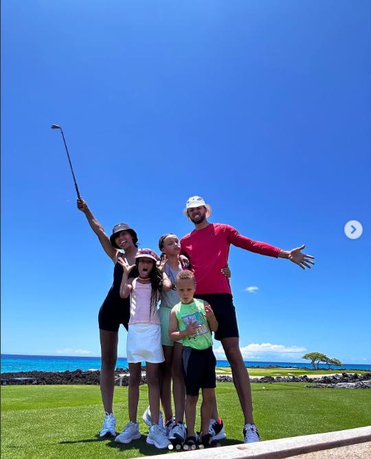 likhoa stephen curry and ayesha s family took their adorable children to an extremely adorable golf practice session 65312becb8232 Stephen Curry And Ayesha's Family Took Their Adorable Children To An Extremely Adorable Golf Practice Session