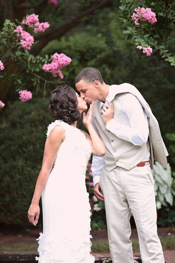 Stephen Curry and his wife suddenly posted beautiful, dreamlike wedding photos from 10 years ago on social networks