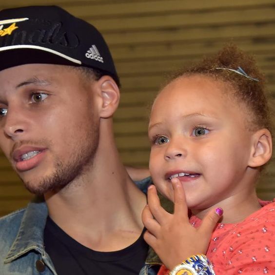 likhoa stephen curry s daughter little riley has grown up as beautiful as a muse going with her father to watch women s basketball games 653be1d1df870 Stephen Curry's Daughter - Little Riley, Has Grown Up As Beautiful As A Muse, Going With Her Father To Watch Women's Basketball Games.