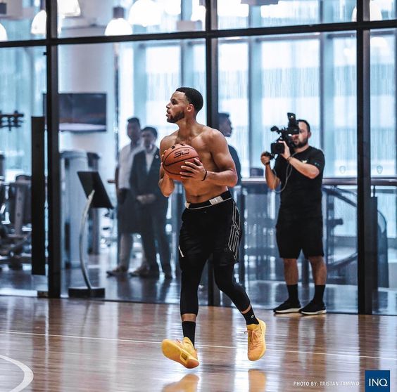 likhoa stephen curry s simple at home exercises help improve his throws in the most basic way 653a2da3bc8d9 Stephen Curry's Simple At-home Exercises Help Improve His Throws In The Most Basic Way