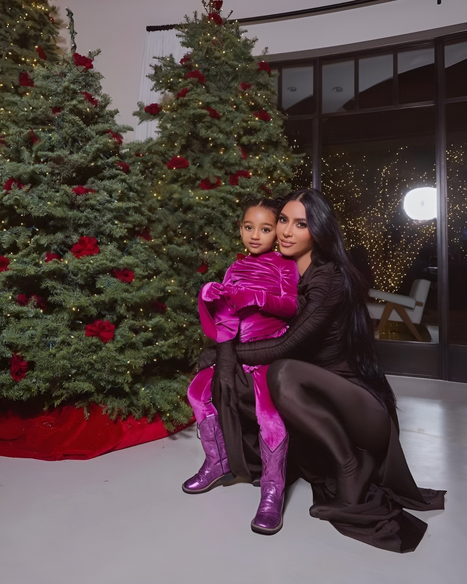 likhoa sweet chicago west next to kim kardashian and her siblings in a family photo set that makes the online community constantly praise 6539def05a2e3 Sweet Chicago West Next To Kim Kardashian And Her Siblings In A Family Photo Set That Makes The Online Community Constantly Praise