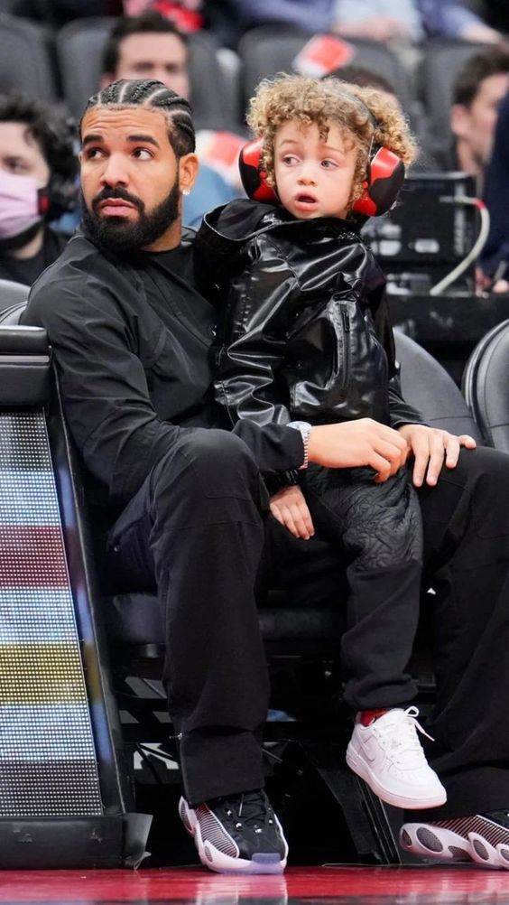 likhoa drake s sweet moments since the day he had his adorable little son adonis made the online community fall in love 651f783487d81 Drake's Sweet Moments Since The Day He Had His Adorable Little Son - Adonis, Made The Online Community Fall In Love