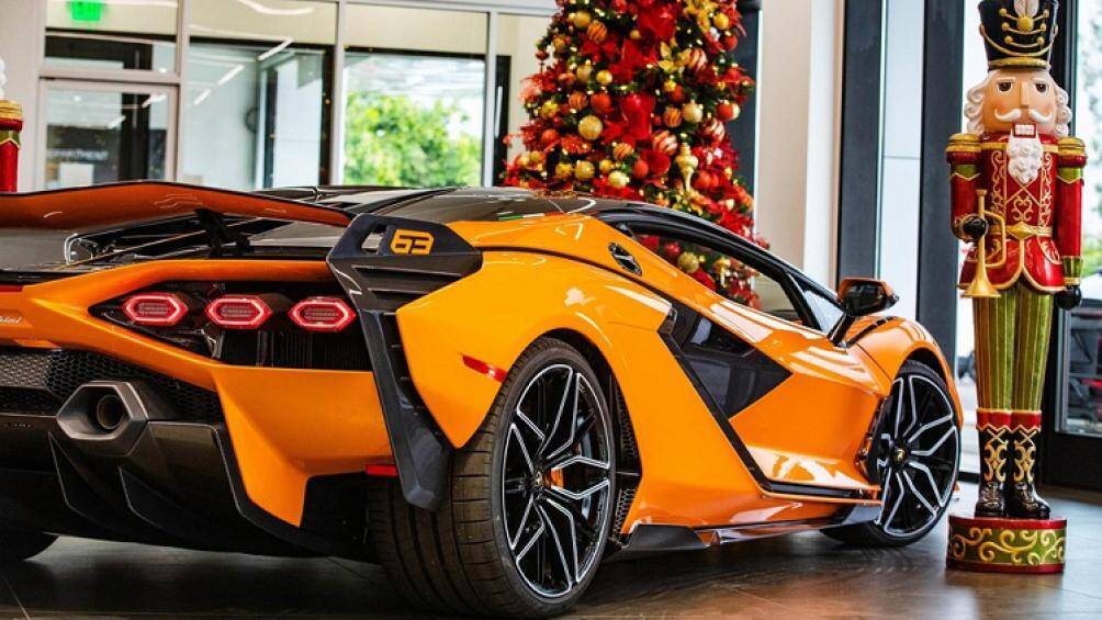 ngam sieu xe lamborghini sian so huu bo canh doc nhat the gioi 1 To Show Gratitude, Neymar Surprised The Whole World By Giving Michael Jordan A Unique Lamborghini Sian Supercar For Helping Him In The Past And Also Collaborating With Him To Release New Nike Products.