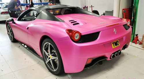 bao a little known fact about drake is that he surprised rihanna by giving her an exclusive and attractive pink ferrari spider supercar to congratulate her on the release of her album which achieved numerous major titles 65465620115df A Little-known Fact About Drake Is That He Surprised Rihanna By Giving Her An Exclusive And Attractive Pink Ferrari 458 Spider Supercar To Congratulate Her On The Release Of Her Album, Which Achieved Numerous Major Titles