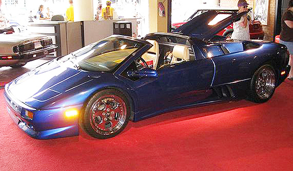 bao businessman don king surprised mike tyson with a lamborghini diablo to congratulate him on winning two ufc championships at the age of 65434fa70b712 Businessman Don King Surprised Mike Tyson With A 1998 Lamborghini Diablo To Congratulate Him On Winning Two Ufc Championships At The Age Of 20