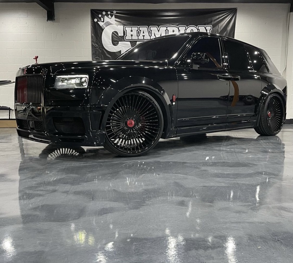 bao floyd mayweather surprised the world by gifting mike tyson a rolls royce cullinan supercar to congratulate his fellow boxer on successfully securing two prestigious championship belts 654f022117a9a Floyd Mayweather Surprised The World By Gifting Mike Tyson A Rolls-royce Cullinan Supercar To Congratulate His Fellow Boxer On Successfully Securing Two Prestigious Championship Belts.