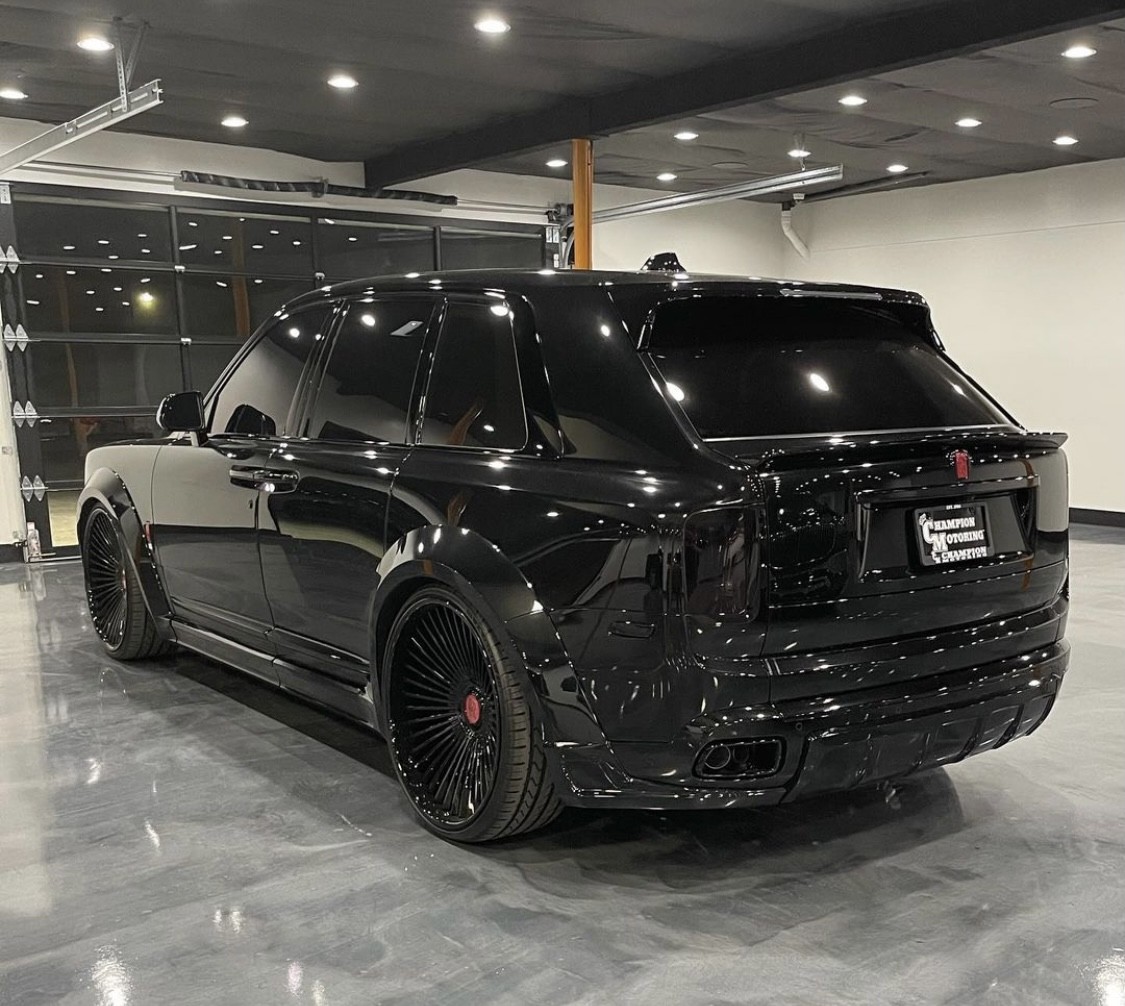 bao floyd mayweather surprised the world by gifting mike tyson a rolls royce cullinan supercar to congratulate his fellow boxer on successfully securing two prestigious championship belts 654f0222bfc23 Floyd Mayweather Surprised The World By Gifting Mike Tyson A Rolls-royce Cullinan Supercar To Congratulate His Fellow Boxer On Successfully Securing Two Prestigious Championship Belts.