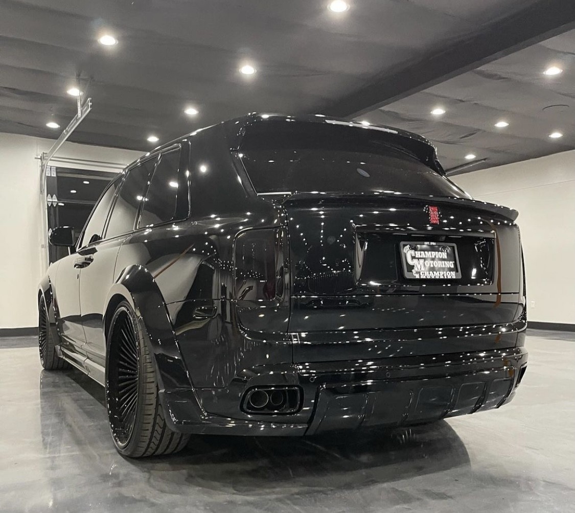 bao floyd mayweather surprised the world by gifting mike tyson a rolls royce cullinan supercar to congratulate his fellow boxer on successfully securing two prestigious championship belts 654f022474c1a Floyd Mayweather Surprised The World By Gifting Mike Tyson A Rolls-royce Cullinan Supercar To Congratulate His Fellow Boxer On Successfully Securing Two Prestigious Championship Belts.