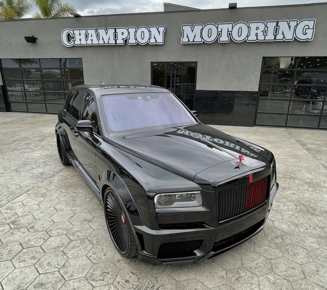 bao floyd mayweather surprised the world by gifting mike tyson a rolls royce cullinan supercar to congratulate his fellow boxer on successfully securing two prestigious championship belts 654f022990ca3 Floyd Mayweather Surprised The World By Gifting Mike Tyson A Rolls-royce Cullinan Supercar To Congratulate His Fellow Boxer On Successfully Securing Two Prestigious Championship Belts.