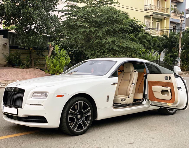 bao justin bieber and dj khaled were surprised when a wealthy fan gave them a rolls royce wraith while they were on tour in dubai 654b4d46118e5 Justin Bieber And Dj Khaled Were Surprised When A Wealthy Fan Gave Them A Rolls-royce Wraith While They Were On Tour In Dubai.