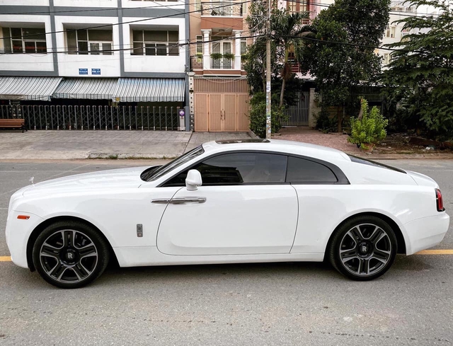 bao justin bieber and dj khaled were surprised when a wealthy fan gave them a rolls royce wraith while they were on tour in dubai 654b4d47e8e0f Justin Bieber And Dj Khaled Were Surprised When A Wealthy Fan Gave Them A Rolls-royce Wraith While They Were On Tour In Dubai.