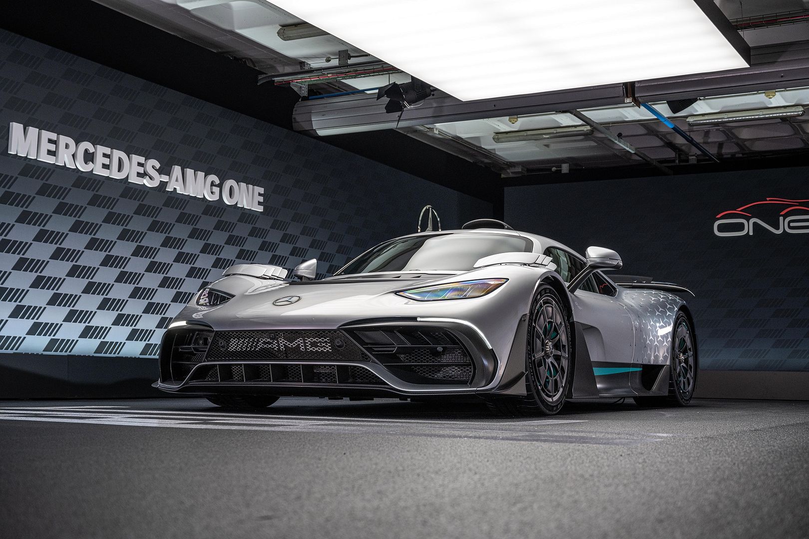 bao kanye west astonished the entire world by gifting justin bieber a mercedes amg project one supercar to celebrate the birth of his first son and express gratitude for their collaboration on the upcoming music video 65415c0571b07 Kanye West Astonished The Entire World By Gifting Justin Bieber A Mercedes-amg Project One Supercar To Celebrate The Birth Of His First Son And Express Gratitude For Their Collaboration On The Upcoming Music Video.