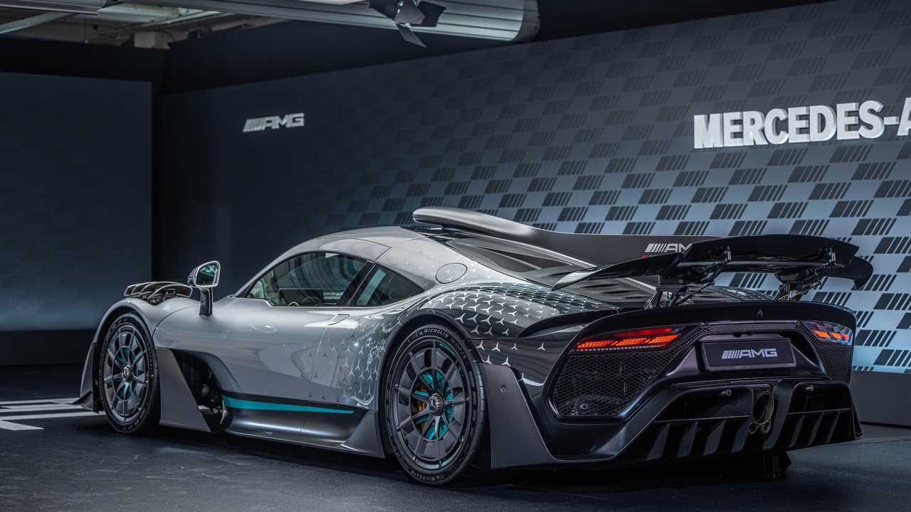 bao kanye west astonished the entire world by gifting justin bieber a mercedes amg project one supercar to celebrate the birth of his first son and express gratitude for their collaboration on the upcoming music video 65415c05bcabb Kanye West Astonished The Entire World By Gifting Justin Bieber A Mercedes-amg Project One Supercar To Celebrate The Birth Of His First Son And Express Gratitude For Their Collaboration On The Upcoming Music Video.