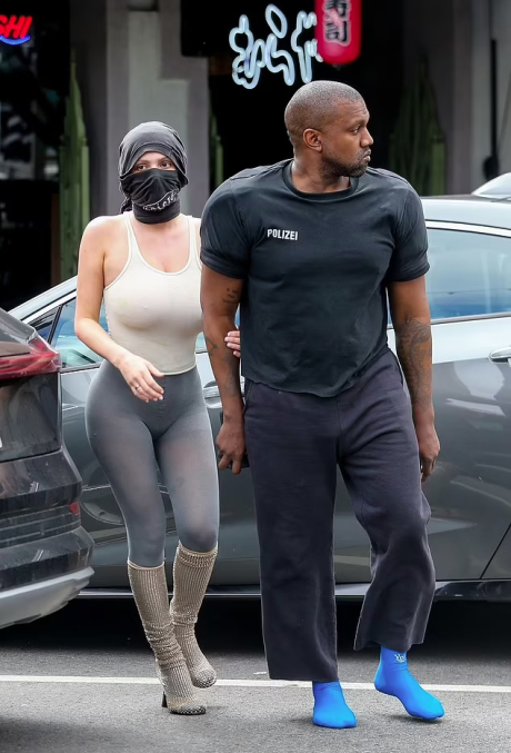 bao kim kardashian and everyone were taken aback by kanye west and his wife as they showcased their winter streetwear collection 654ea9b02ea05 Kim Kardashian And Everyone Were Taken Aback By Kanye West And His Wife As They Showcased Their Winter Streetwear Collection.