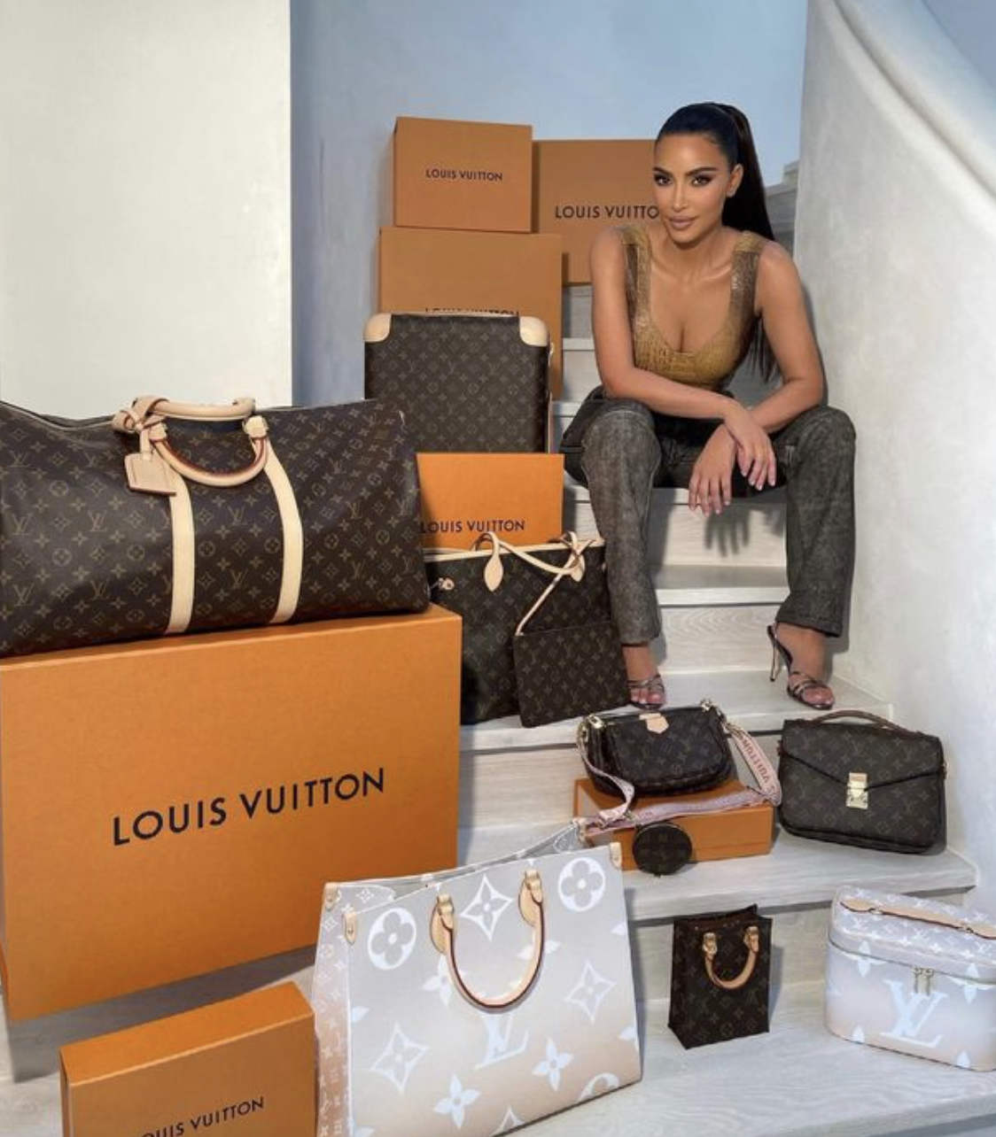 bao kim kardashian s emotional outburst occurred when kanye west was appointed as the director of louis vuitton and he presented her with gifts he had personally designed 65508e4f6b11a Kim Kardashian's Emotional Outburst Occurred When Kanye West Was Appointed As The Director Of Louis Vuitton And He Presented Her With Gifts He Had Personally Designed.