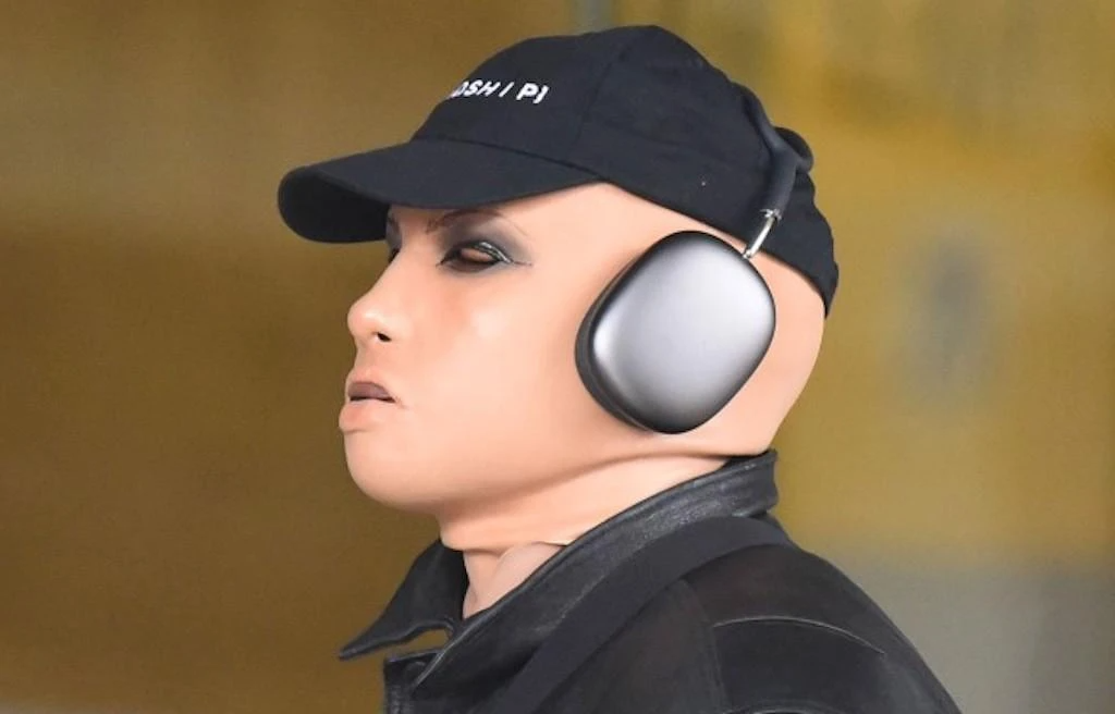 bao kim kardashian expressed her surprise at kanye west s eccentric winter fashion launch 65554f1d8f789 Kim Kardashian Expressed Her Surprise At Kanye West's Eccentric Winter 2023 Fashion Launch.