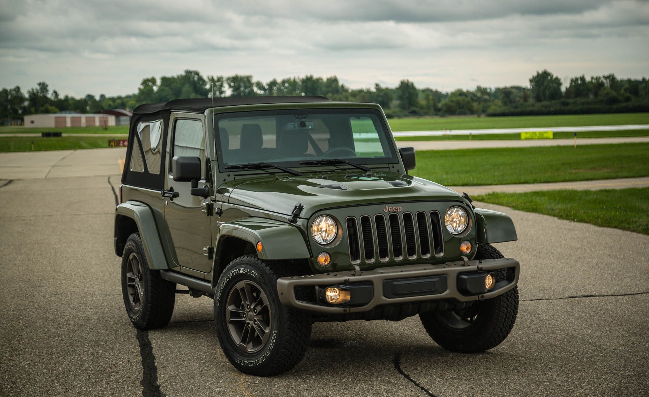 bao michael jordan s daughter s dreams were made a reality when he surprised her with a super rare jeep wrangler unlimited sahara 6551d484810e0 Michael Jordan's Daughter's Dreams Were Made A Reality When He Surprised Her With A Super Rare Jeep Wrangler Unlimited Sahara.