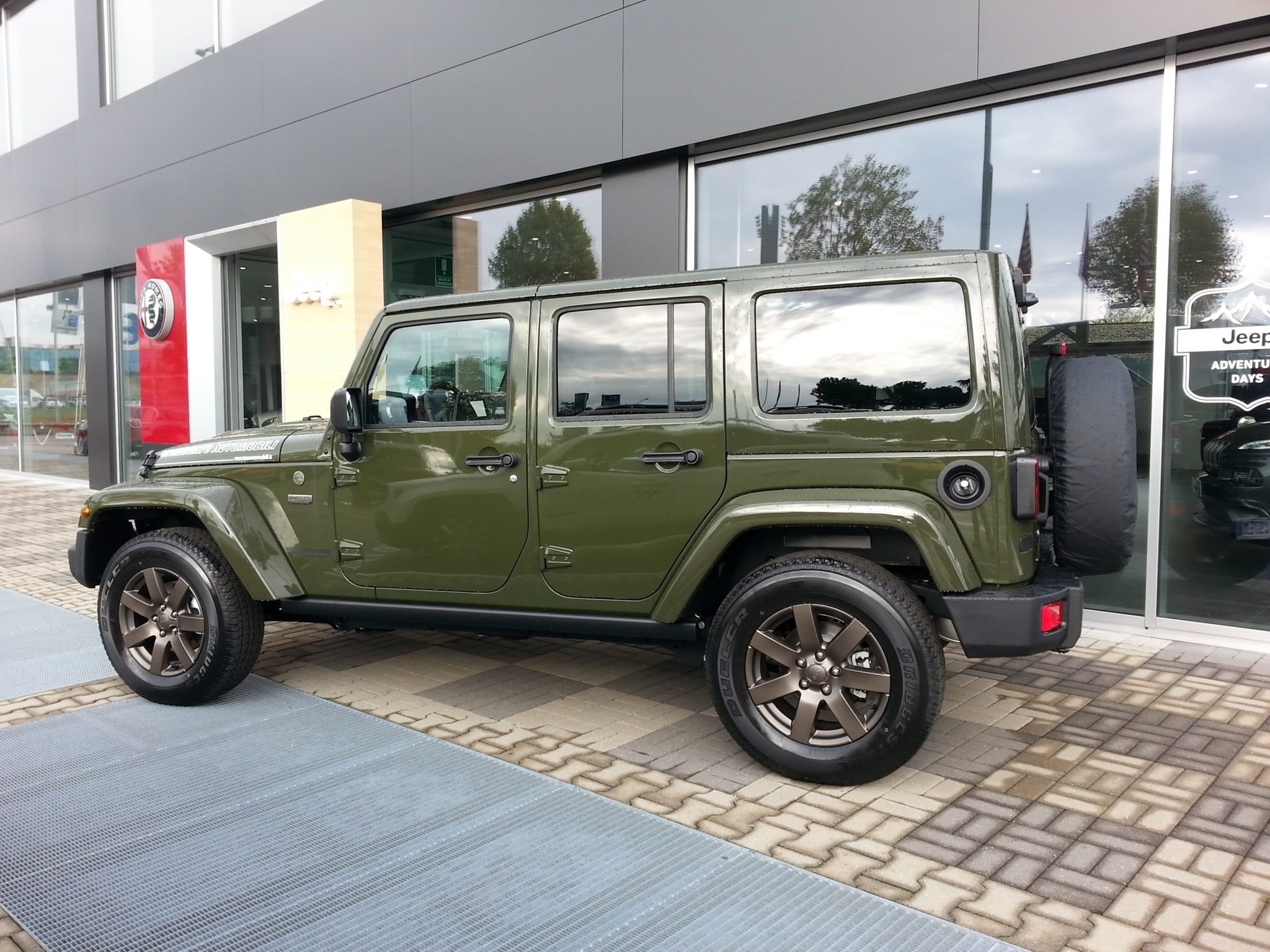 bao michael jordan s daughter s dreams were made a reality when he surprised her with a super rare jeep wrangler unlimited sahara 6551d4853bbe6 Michael Jordan's Daughter's Dreams Were Made A Reality When He Surprised Her With A Super Rare Jeep Wrangler Unlimited Sahara.