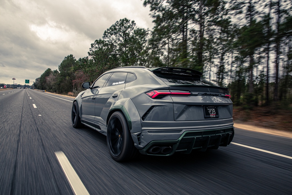 bao mike tyson rompió a llorar cuando su esposa le regaló un superdeportivo lamborghini urus en su cumpleaños número 57 para ayudarlo a cumplir su pasión 654971d5bd8ca Mike Tyson rompió a llorar cuando su esposa le regaló un superdeportivo lamborghini urus en su cumpleaños número 57, ayudándolo a cumplir su pasión.