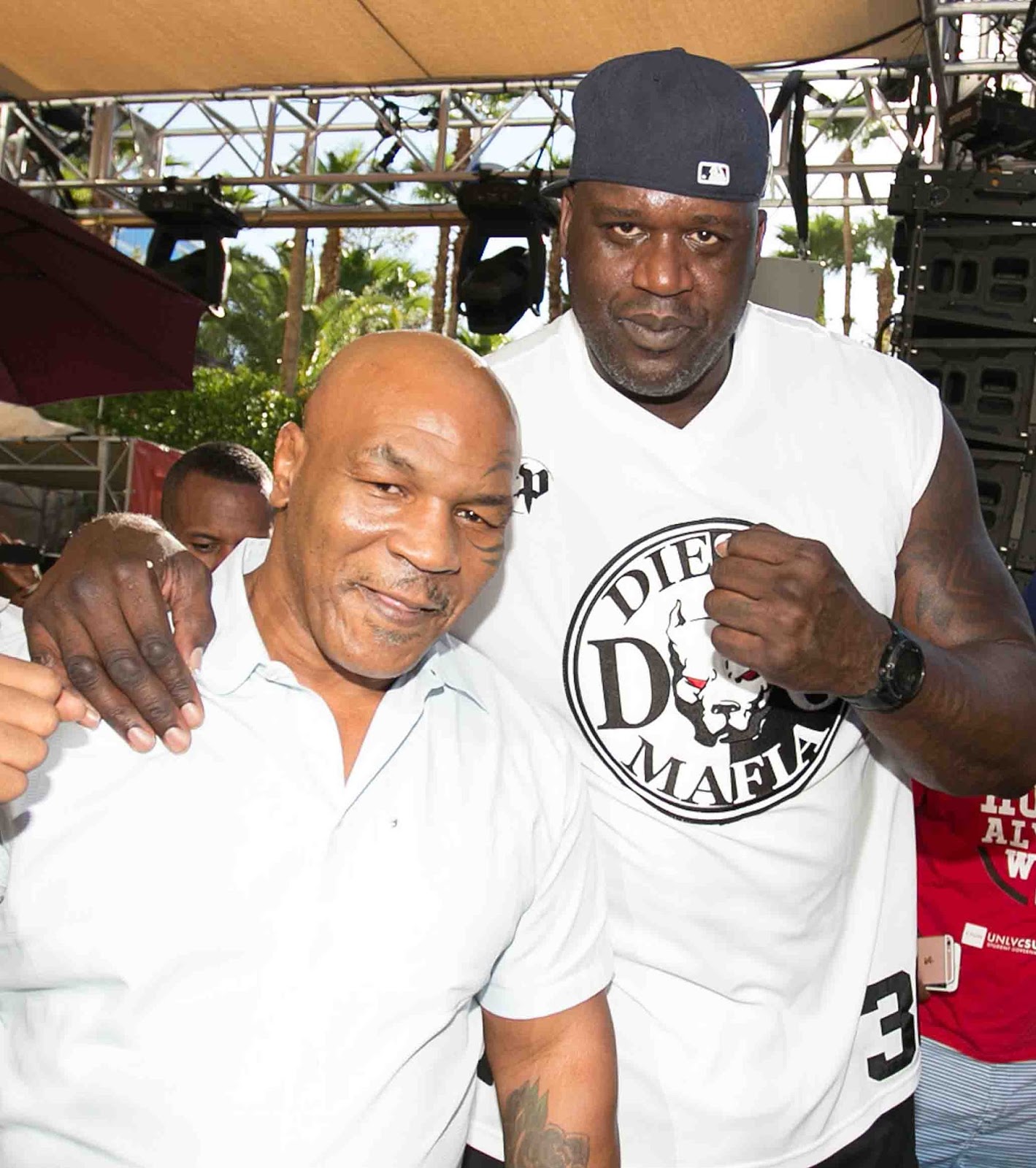 En su cumpleaños número 51, Mike Tyson sorprendió a Shaquille O'neal regalándole el Avtoros Shaman 8x8 y logró dos títulos en su carrera. 216 bao en su primer cumpleaños mike tyson sorprendió a shaquille o neal dándole el avtoros shaman x y logró dos títulos en su carrera 6549ee448cd0a En su cumpleaños número 51, Mike Tyson sorprendió a Shaquille O'neal regalándole el Avtoros Shaman 8x8 y logró dos títulos en Su carrera.
