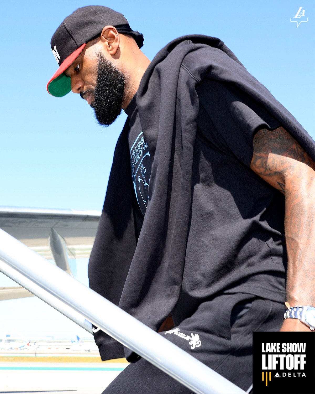 likhoa admire and discover lebron james outfits that come out every time he gets on a plane bringing inspiration for winter spring fashion 6544c839347ba Admire And Discover Lebron James' Outfits That Come Out Every Time He Gets On A Plane, Bringing Inspiration For Winter-spring 2024 Fashion