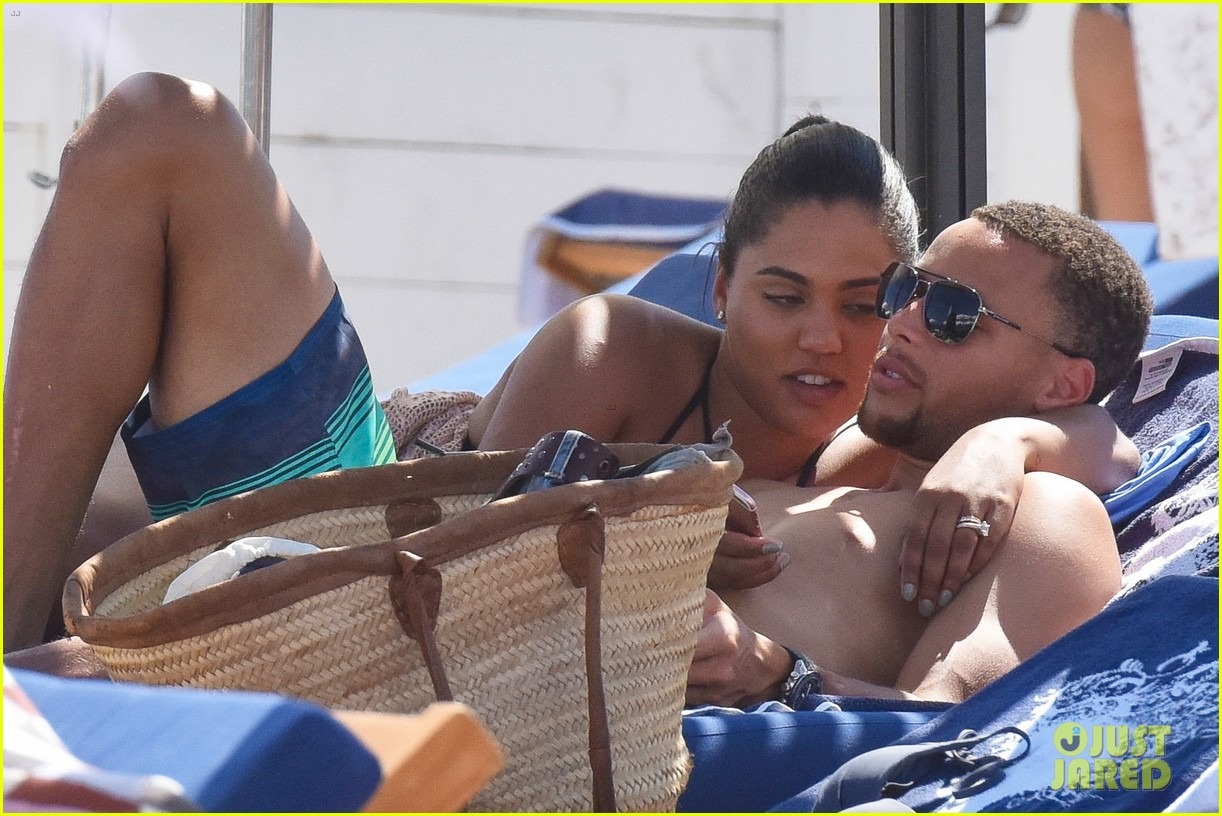 likhoa camera captures romantic moment of stephen curry and ayesha curry on a luxury cruise worth million 654f4a153a09a Camera Captures Romantic Moment Of Stephen Curry And Ayesha Curry On A Luxury Cruise Worth $83.3 Million