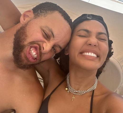 likhoa camera captures romantic moment of stephen curry and ayesha curry on a luxury cruise worth million 654f4a16d8511 Camera Captures Romantic Moment Of Stephen Curry And Ayesha Curry On A Luxury Cruise Worth $83.3 Million