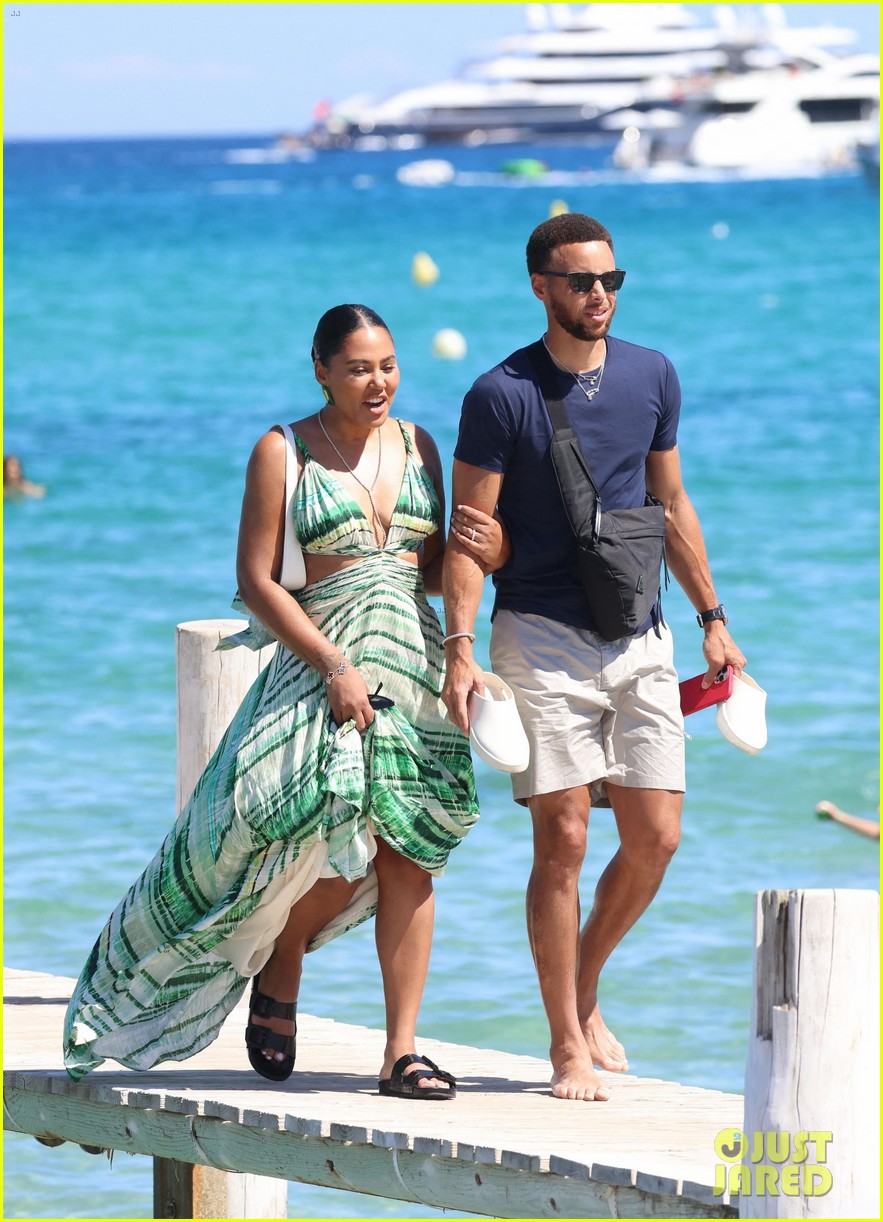 likhoa camera captures romantic moment of stephen curry and ayesha curry on a luxury cruise worth million 654f4a1d9dbac Camera Captures Romantic Moment Of Stephen Curry And Ayesha Curry On A Luxury Cruise Worth $83.3 Million