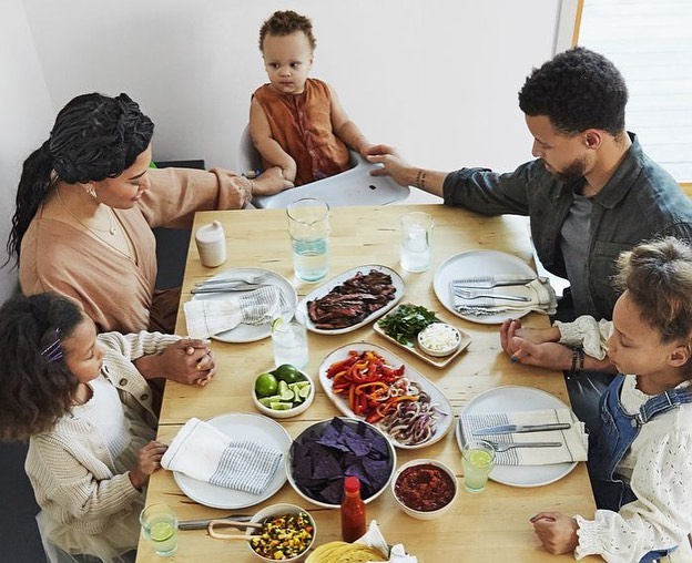 likhoa chef ayesha curry surprisingly prepares to participate in the thanksgiving festival with a delicious table for stephen curry and her beloved family 6564521ce2d01 Chef Ayesha Curry Surprisingly Prepares To Participate In The Thanksgiving Festival With A Delicious Table For Stephen Curry And Her Beloved Family