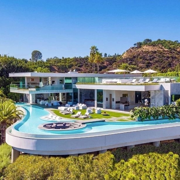 likhoa explore the super luxurious new million mansion of basketball star lebron james and his adorable family 6558788ecc93f Explore The Super Luxurious New $52 Million Mansion Of Basketball Star Lebron James And His Adorable Family