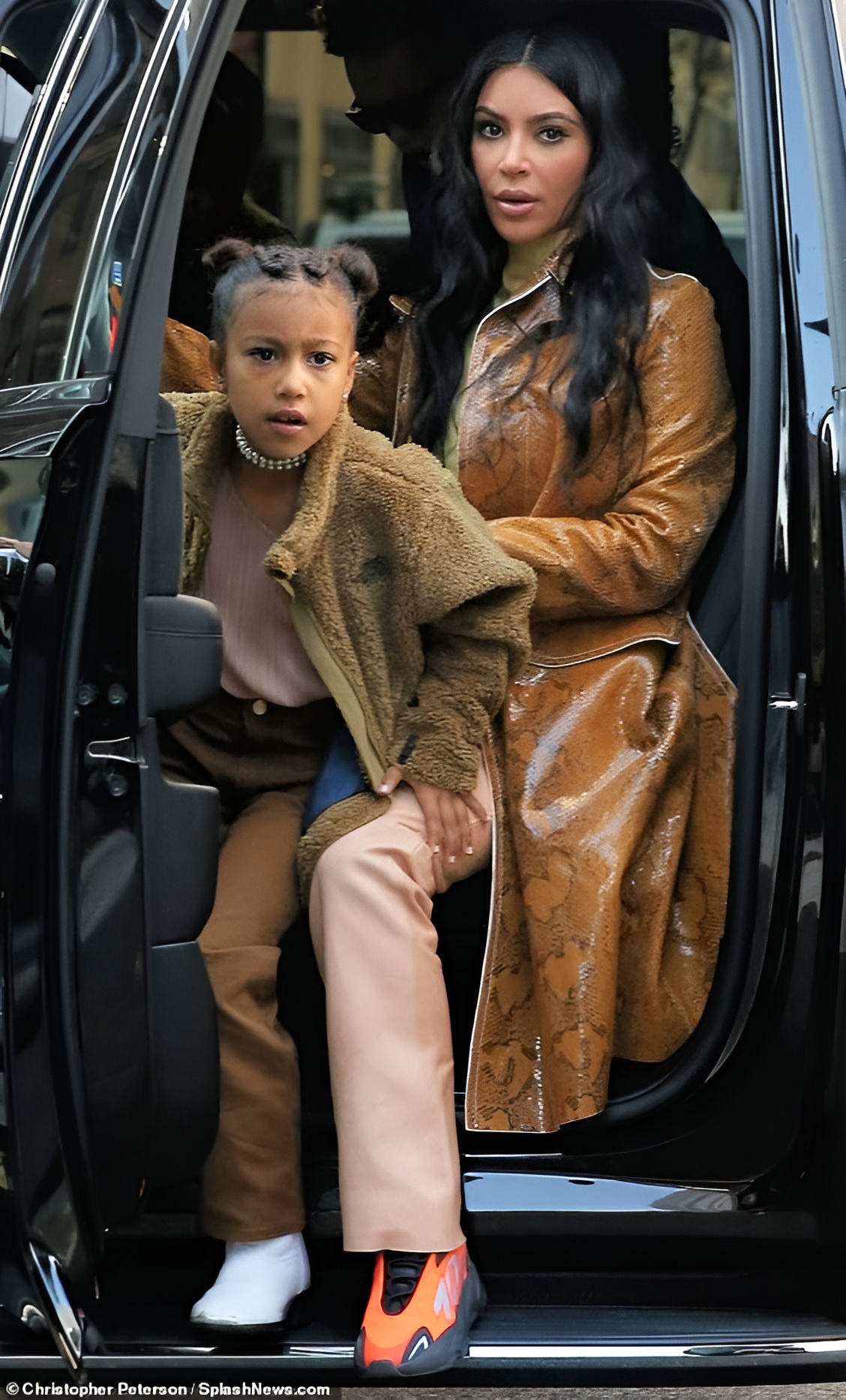 likhoa kim kardashian and north and saint celebrate thanksgiving in special outfits while shopping in san francisco 6560c0c61d590 Kim Kardashian And North And Saint Celebrate Thanksgiving In Special Outfits While Shopping In San Francisco