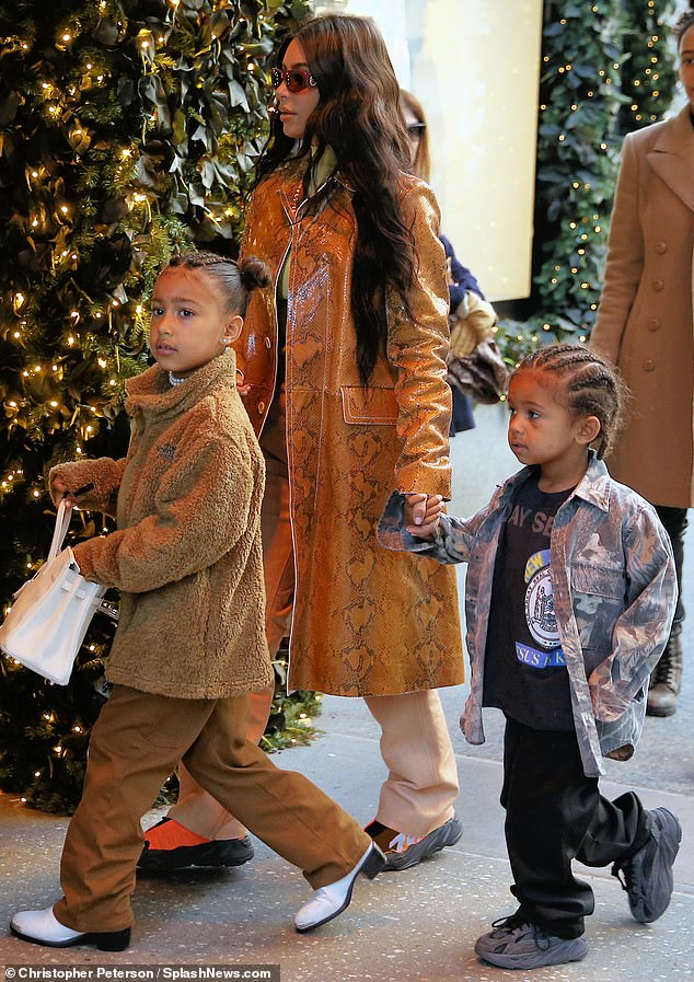 likhoa kim kardashian and north and saint celebrate thanksgiving in special outfits while shopping in san francisco 6560c0c887eb3 Kim Kardashian And North And Saint Celebrate Thanksgiving In Special Outfits While Shopping In San Francisco
