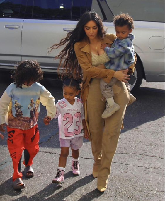 likhoa kim kardashian and north and saint celebrate thanksgiving in special outfits while shopping in san francisco 6560c0cba3984 Kim Kardashian And North And Saint Celebrate Thanksgiving In Special Outfits While Shopping In San Francisco