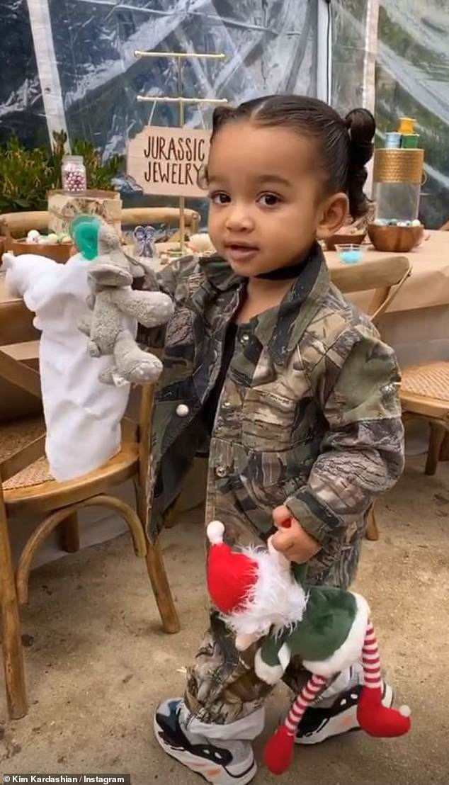 likhoa kim kardashian brought her adorable daughter chicago west to kris jenner s house to attend her aunt kendall s birthday party 65460dba7475f Kim Kardashian Brought Her Adorable Daughter Chicago West To Kris Jenner's House To Attend Her Aunt Kendall's Birthday Party