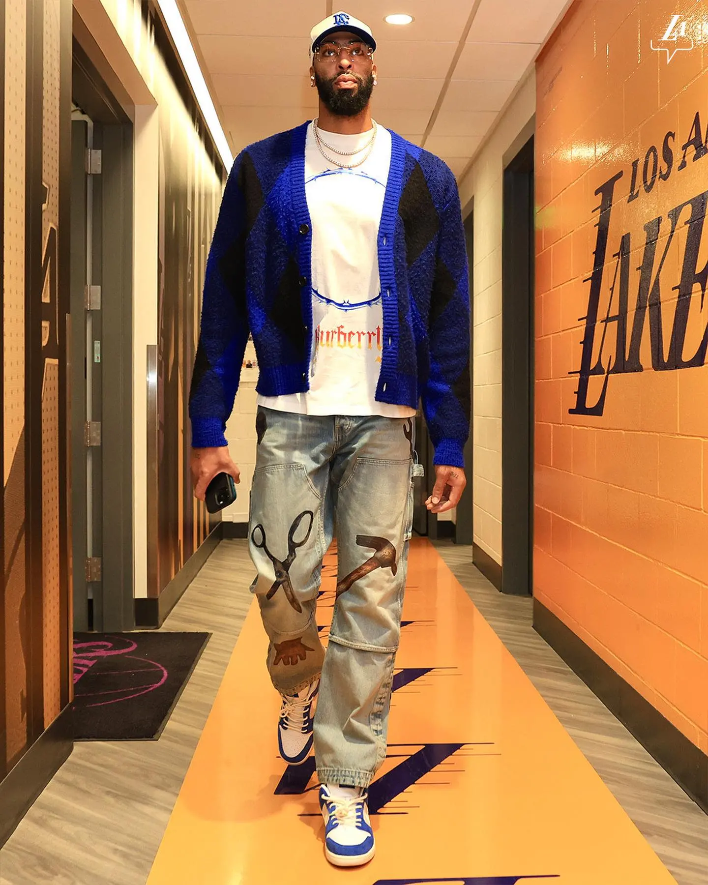 likhoa lebron james and lakers team showcase distinctive fashion ensembles captivating fan enthusiasm 6547c6fb978f5 Lebron James And Lakers Team Showcase Distinctive Fashion Ensembles, Captivating Fan Enthusiasm