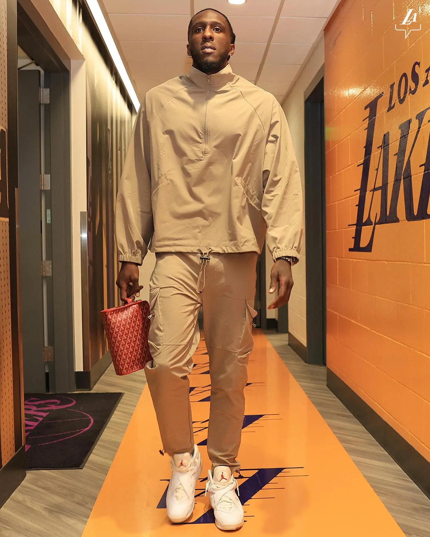 likhoa lebron james and lakers team showcase distinctive fashion ensembles captivating fan enthusiasm 6547c7000341e Lebron James And Lakers Team Showcase Distinctive Fashion Ensembles, Captivating Fan Enthusiasm