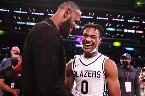 likhoa lebron james is hyped up as he supports son bronny at the mcdonald s all american game 654f9add75944 Lebron James Is Hyped Up As He Supports Son Bronny At The Mcdonald's All-american Game