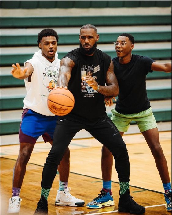 likhoa lebron james is hyped up as he supports son bronny at the mcdonald s all american game 654f9ae21aa08 Lebron James Is Hyped Up As He Supports Son Bronny At The Mcdonald's All-american Game