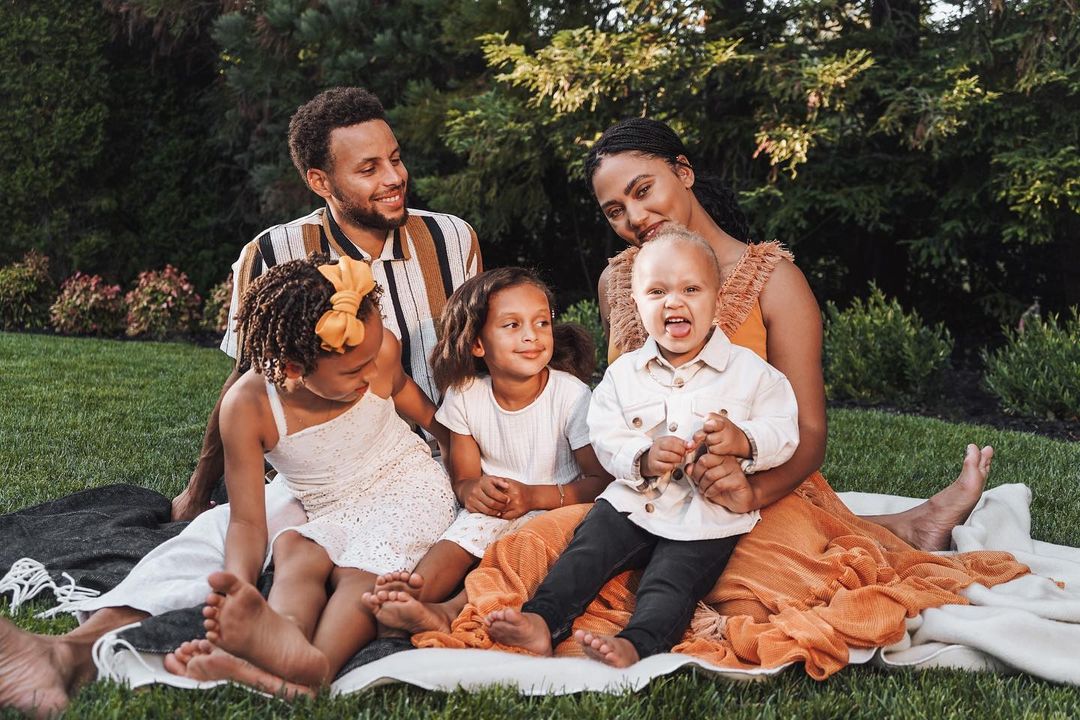 likhoa nba star stephen curry reveals for the first time the sweet reasons why he spent years persistently pursuing his wife ayesha disa curry 65644f6557cd0 Nba Star Stephen Curry Reveals For The First Time The Sweet Reasons Why He Spent 20 Years Persistently Pursuing His Wife Ayesha Disa Curry