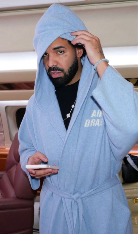 likhoa on the occasion of his th birthday drake surprised everyone by sharing for the first time the inside of his million luxury private jet 65637c3c42a46 On The Occasion Of His 37th Birthday, Drake Surprised Everyone By Sharing For The First Time The Inside Of His $63.3 Million Luxury Private Jet.